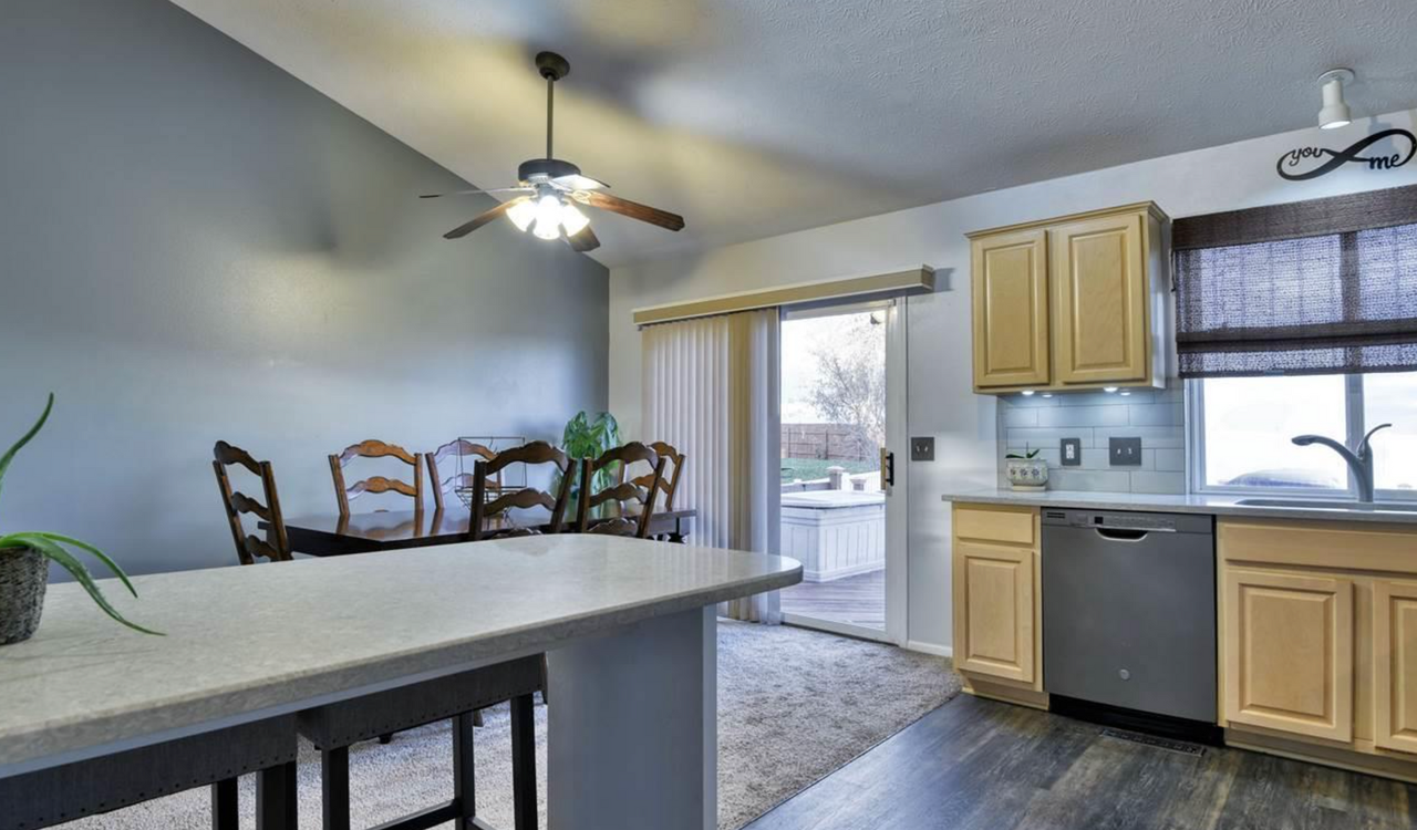 1709 Eastview Dr - Photo 2 of 11