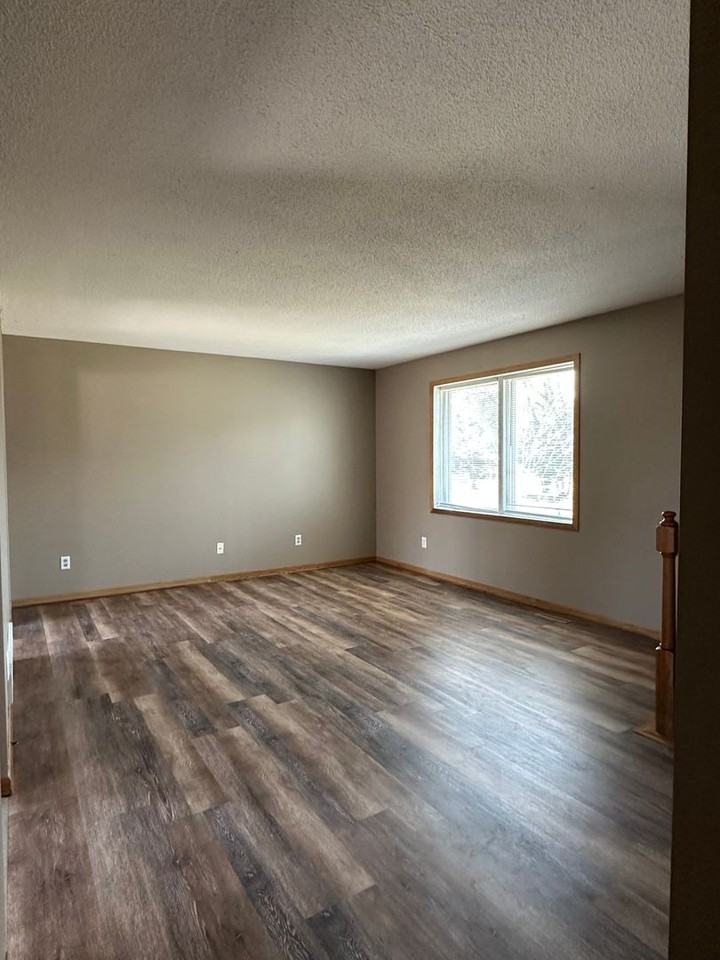 3108 E River Rd Ne - Photo 4 of 14