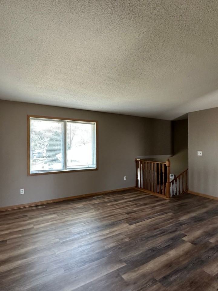 3108 E River Rd Ne - Photo 5 of 14