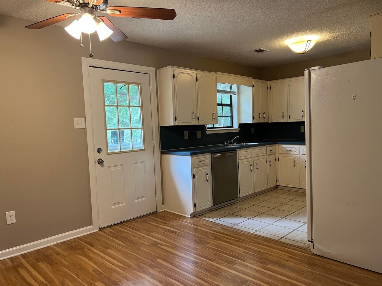 60 Parkview Dr - Photo 4 of 21