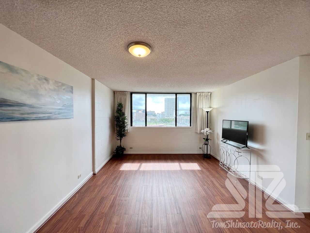 1314 Kinau St #602 - Photo 2 of 12