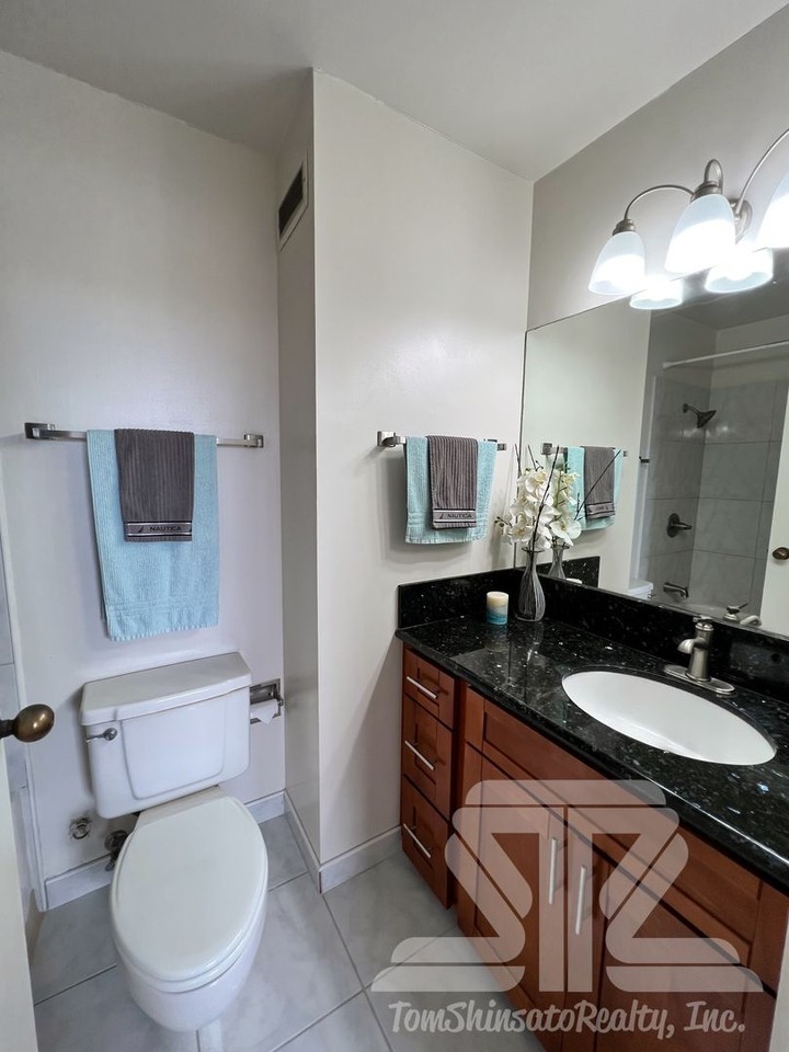 1314 Kinau St #602 - Photo 5 of 12