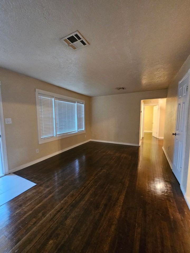 502 Fleetwood Dr - Photo 3 of 17