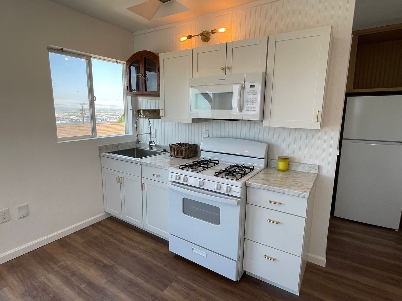 1408 Sassafras St - Photo 4 of 10