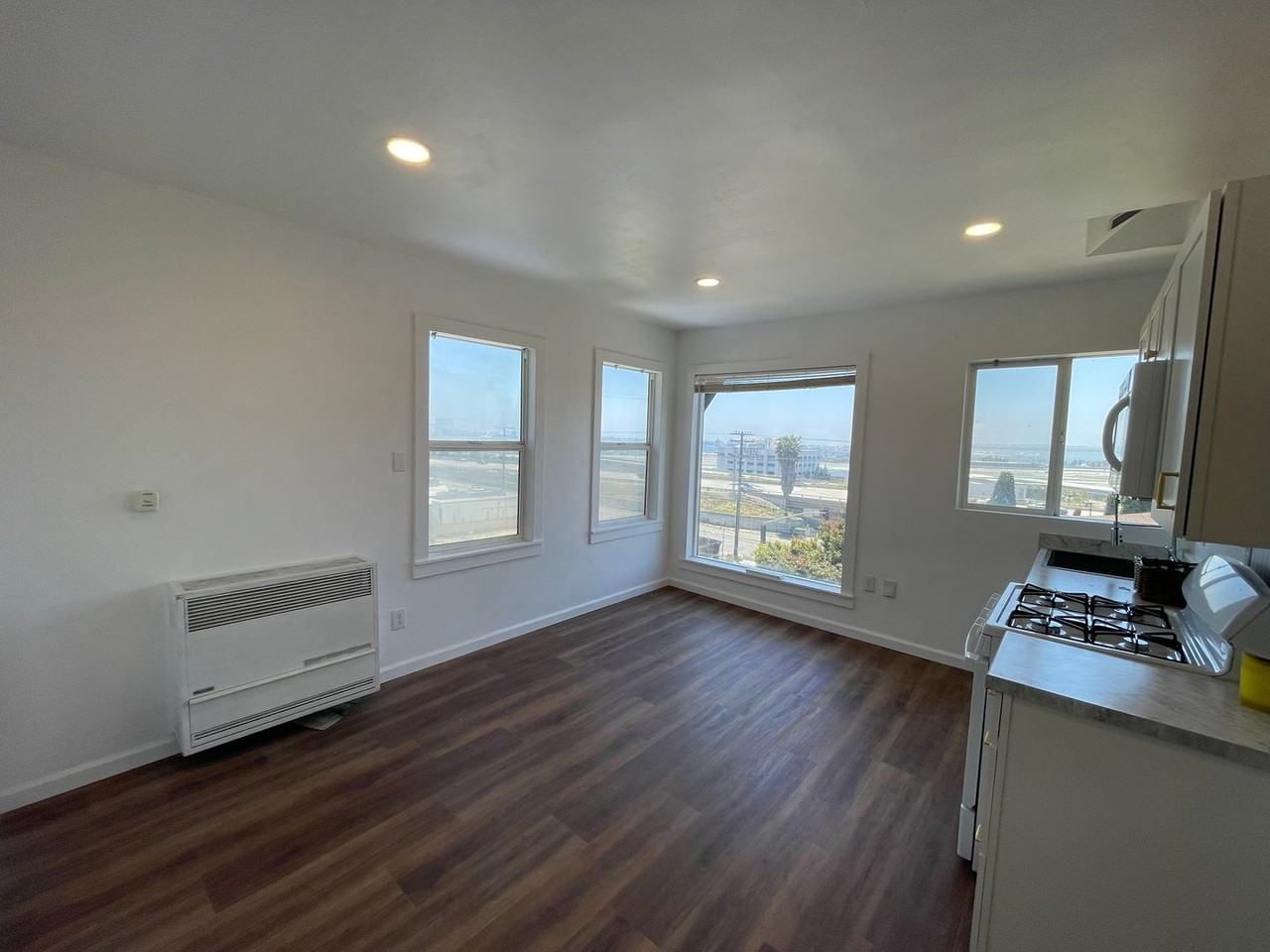 1408 Sassafras St - Photo 2 of 10