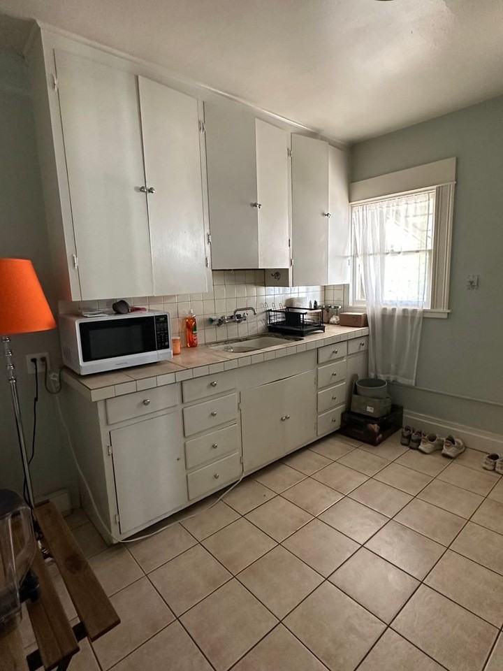 427 E 1st Ave #3 - Photo 5 of 21