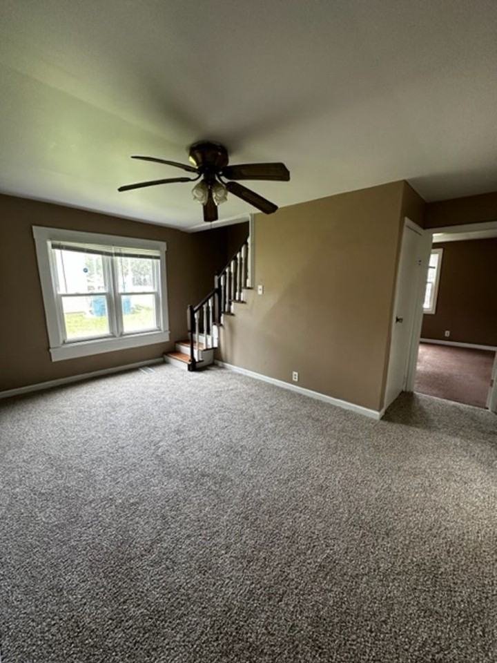 310 E South F St - Photo 3 of 7