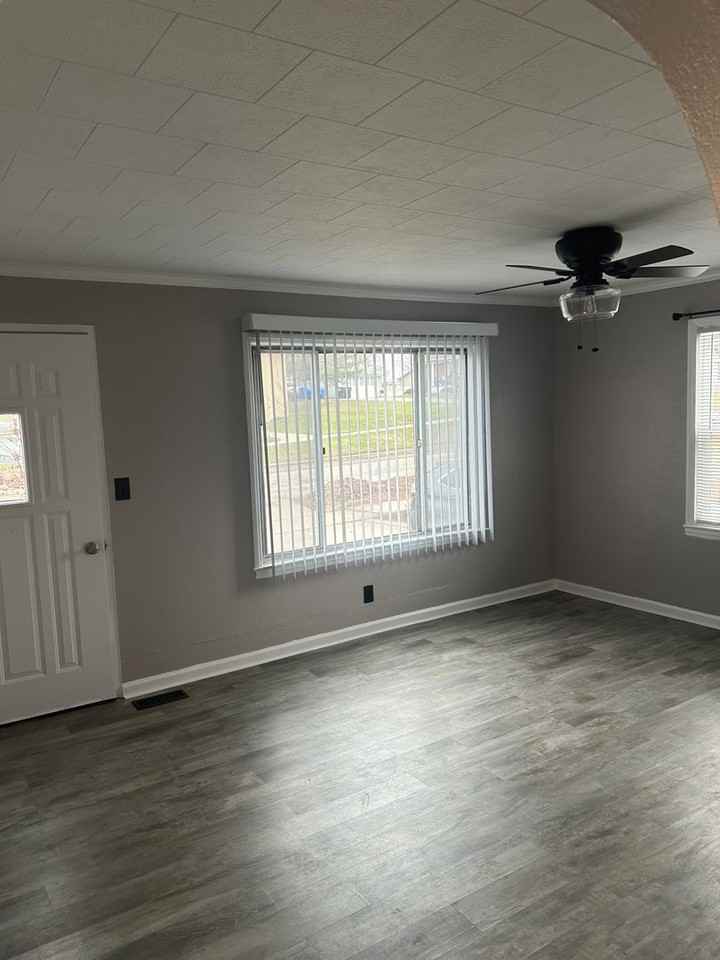 438 Toledo St - Photo 2 of 6