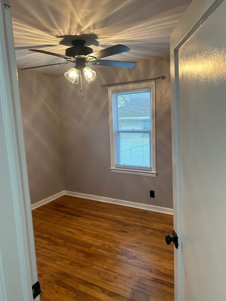 438 Toledo St - Photo 3 of 6