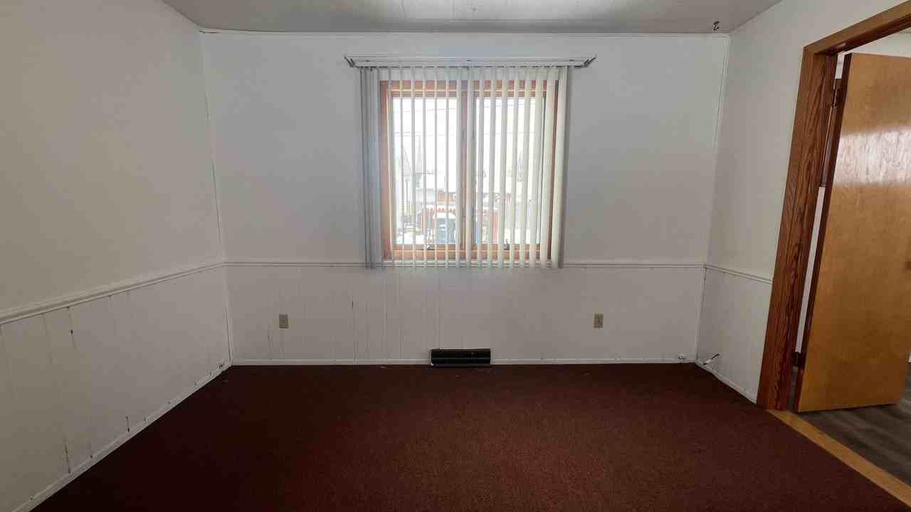 654 S Main Ave - Photo 6 of 17