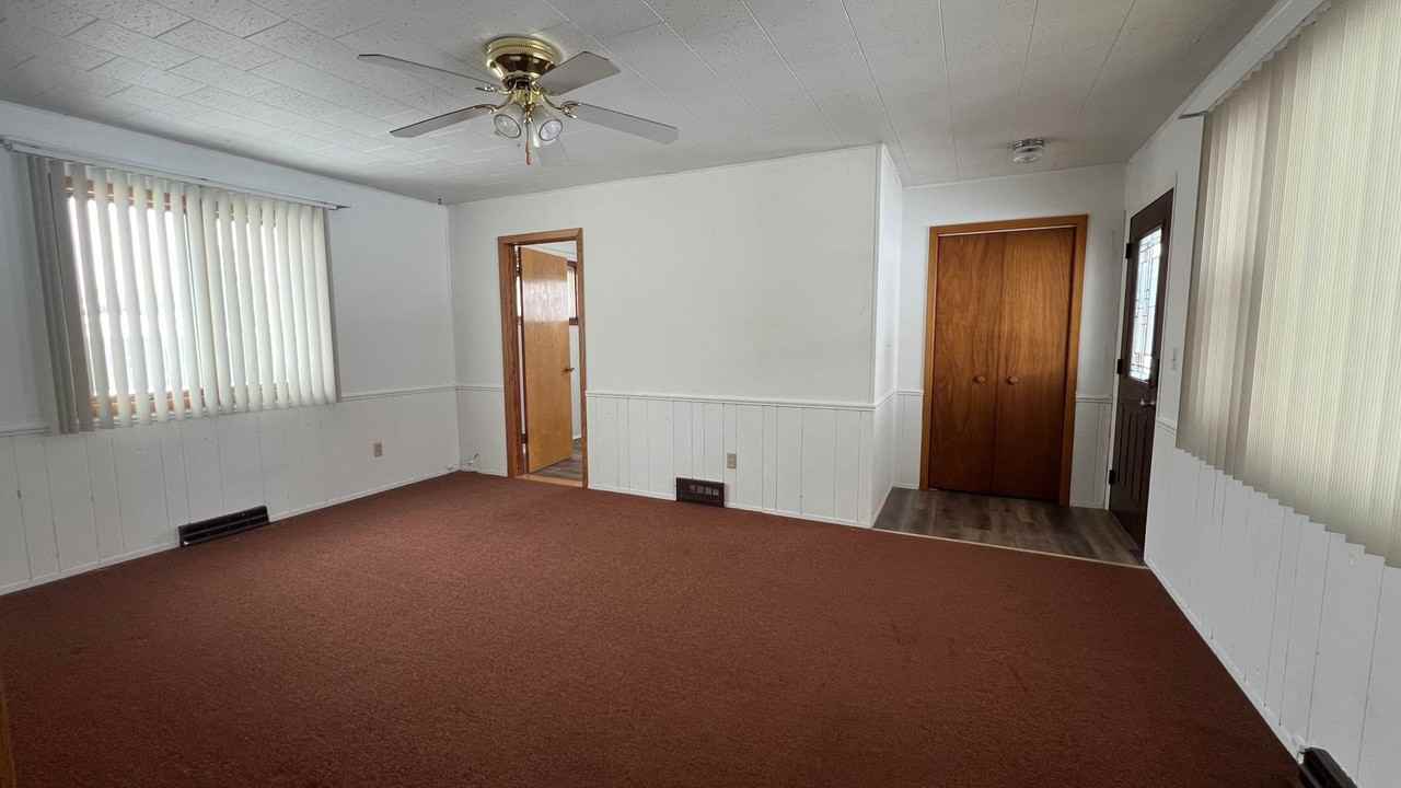 654 S Main Ave - Photo 7 of 17