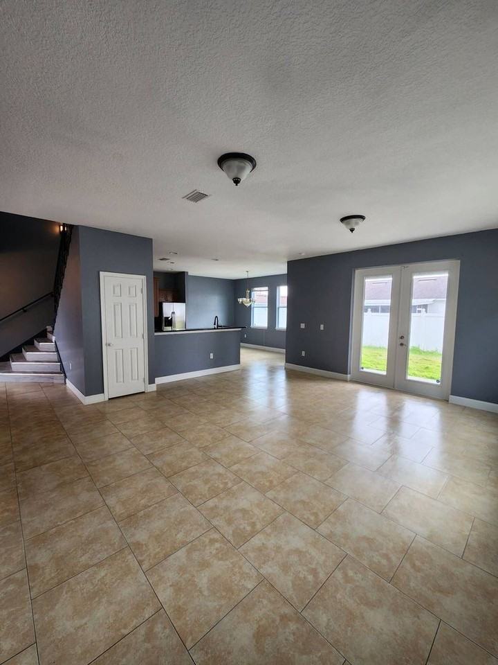 328 Dundee Dr - Photo 4 of 50