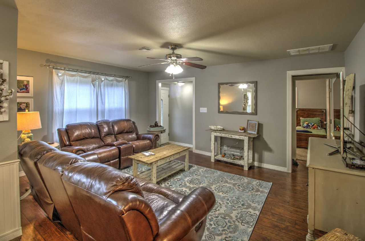 309 E 12th Pl - Photo 2 of 20