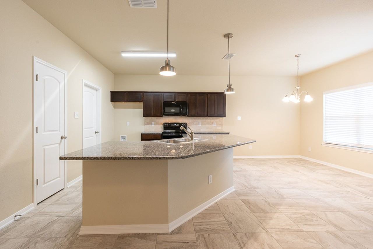 7511 7511 Park Meadow Dr. - Photo 3 of 16