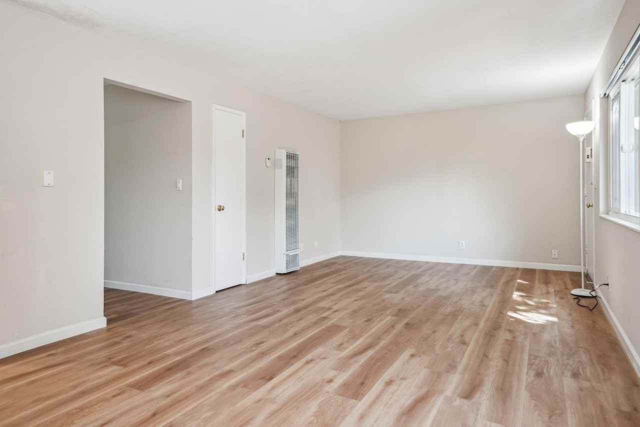 681 Bellflower Avenue - Photo 5 of 9
