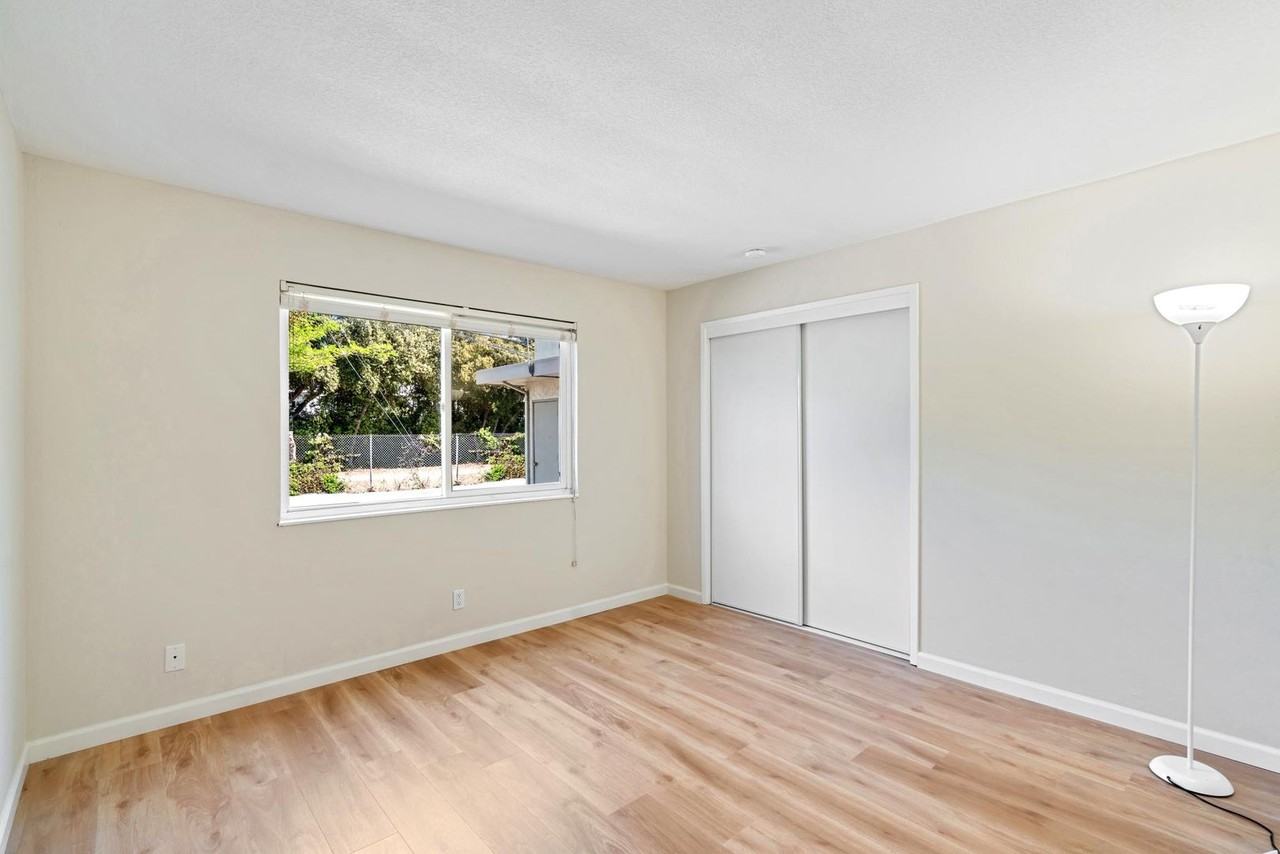 681 Bellflower Avenue - Photo 7 of 9