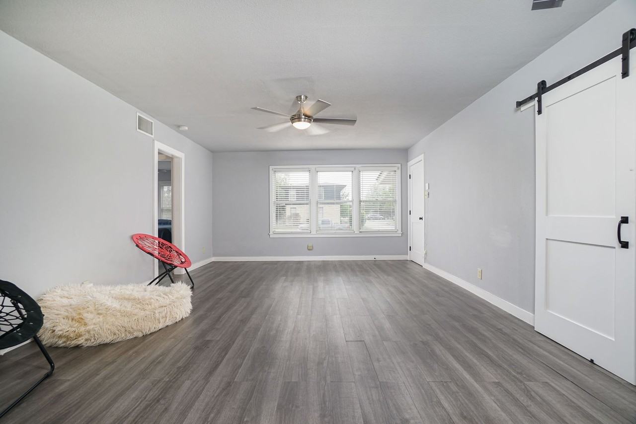 270 Emporia Blvd - Photo 2 of 24