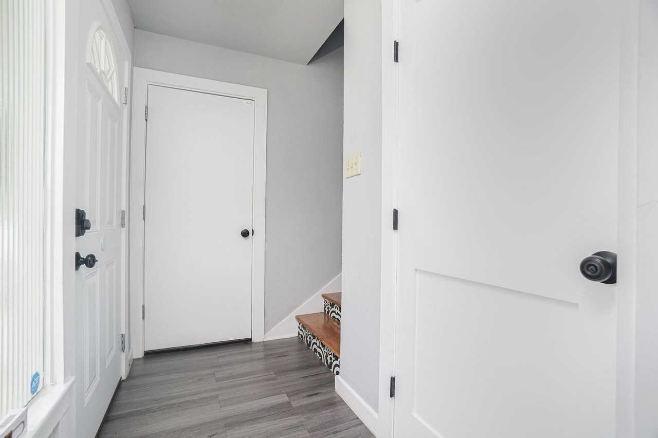 270 Emporia Blvd - Photo 3 of 24