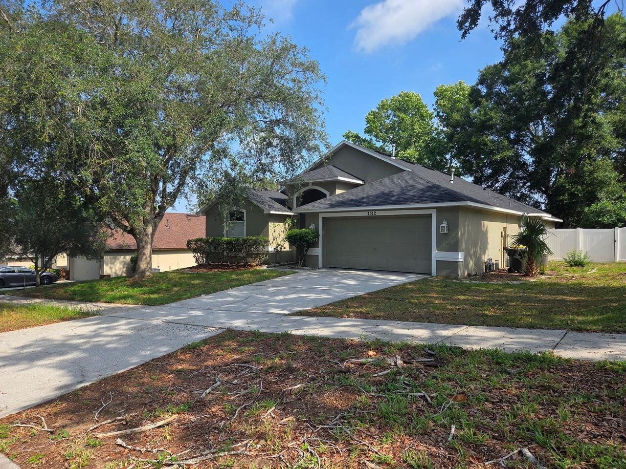 1512 Sundown Ln - Photo 3 of 32