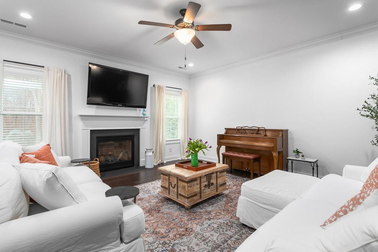 1103 Magenta Way - Photo 7 of 20