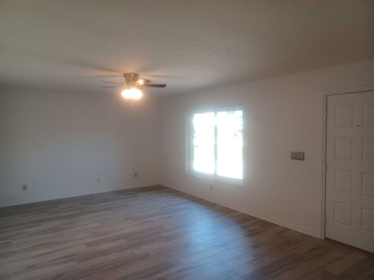 2227 Se 26th St - Photo 3 of 26