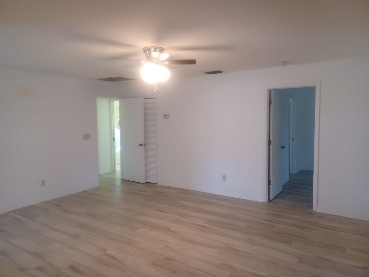 2227 Se 26th St - Photo 4 of 26