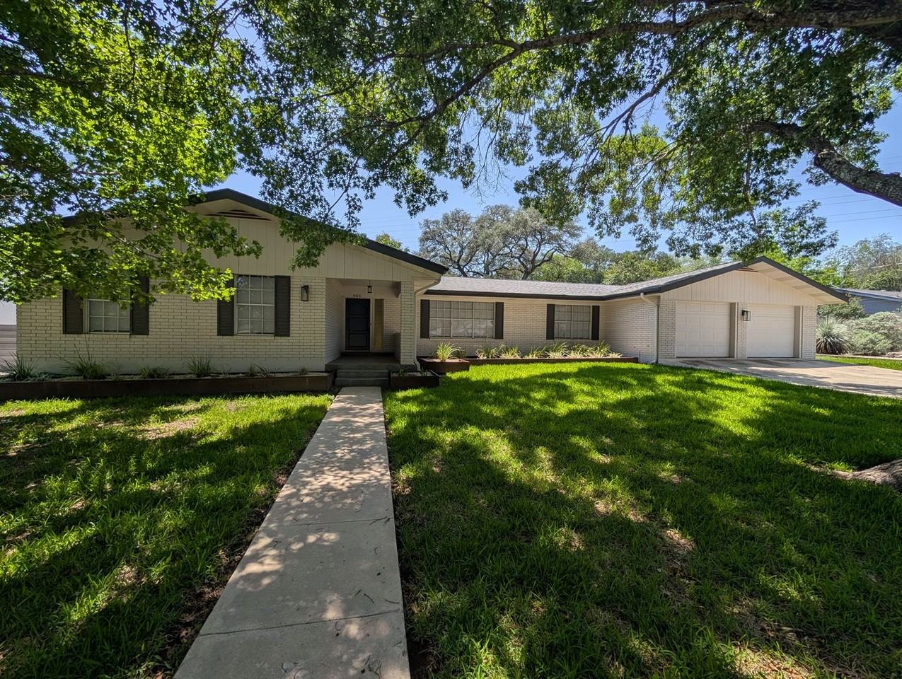 405 Oakwood Blvd - Photo 3 of 35