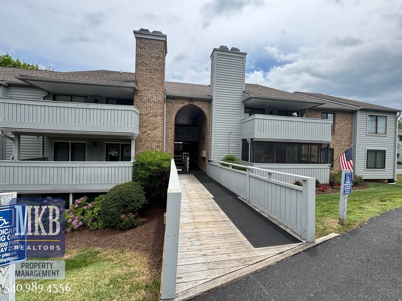 2527 Gatehouse Ln - Photo 2 of 49