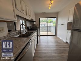 featured image of 2527 Gatehouse Ln