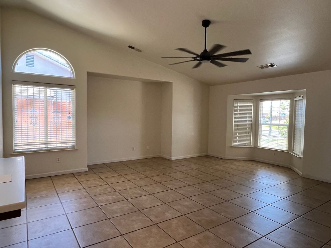 1820 Catherine Ave - Photo 5 of 14
