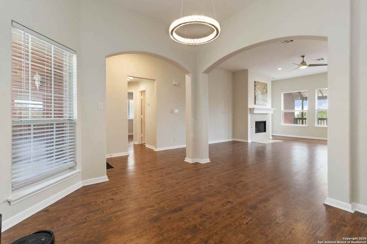 314 Mesa Loop - Photo 3 of 19