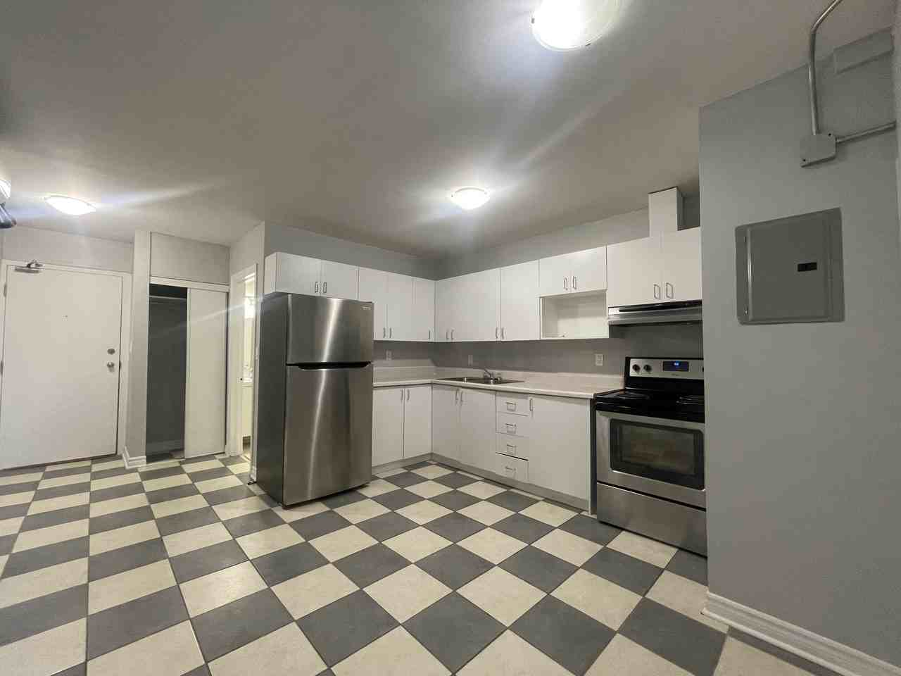 265 Emerald Street North #17 - Photo 3 of 7