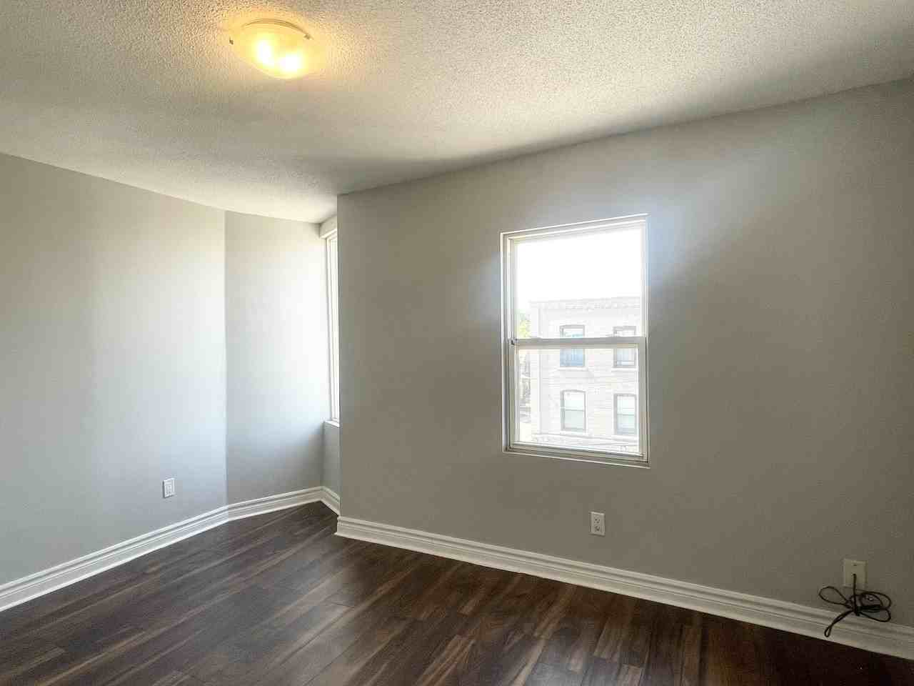 265 Emerald Street North #17 - Photo 5 of 7