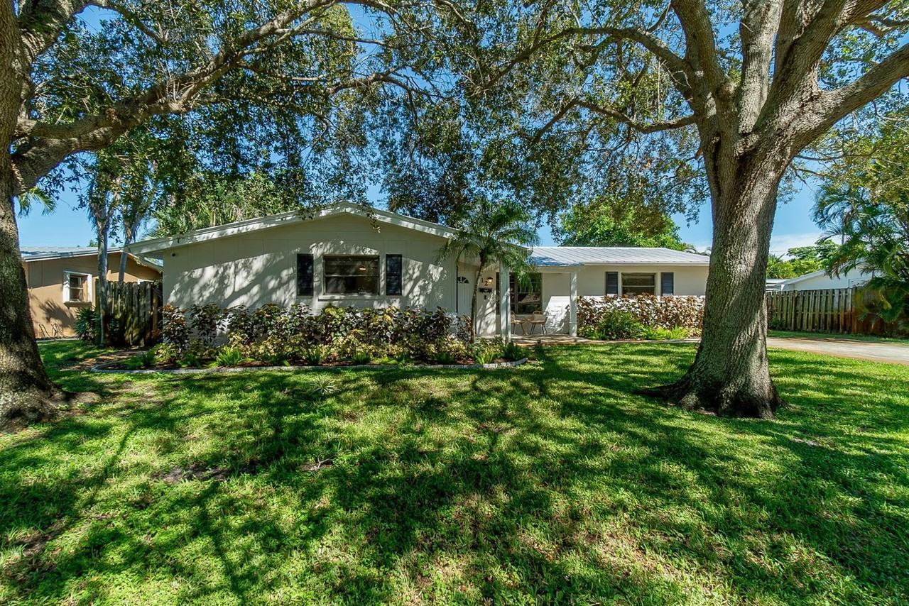 712 Tradewind Dr - Photo 3 of 48