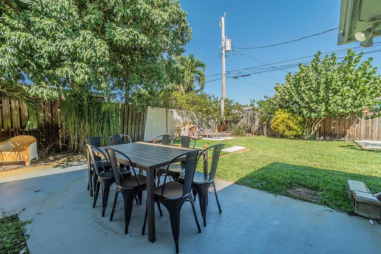 712 Tradewind Dr - Photo 5 of 48