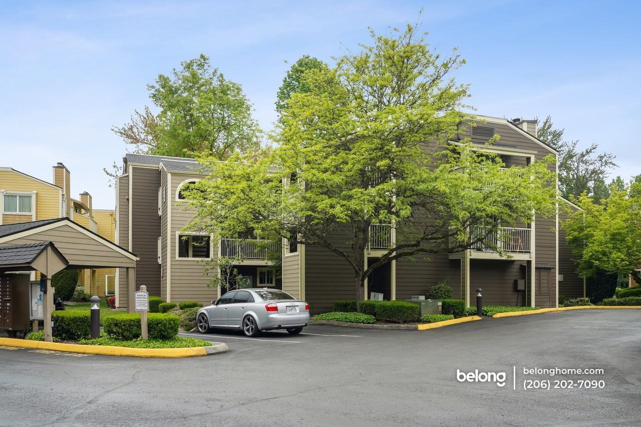 7338 W Lake Sammamish Pkwy Ne - Photo 2 of 17