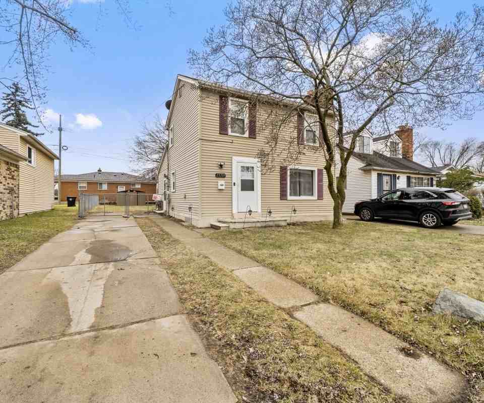 23709 W Chicago - Photo 3 of 31