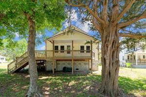 featured image of 209 Ellington St