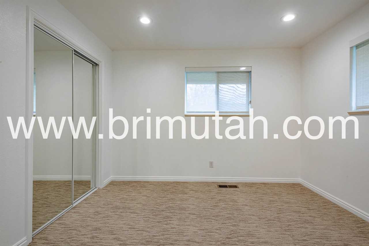 1968 E Lincoln Ln #4B - Photo 3 of 22