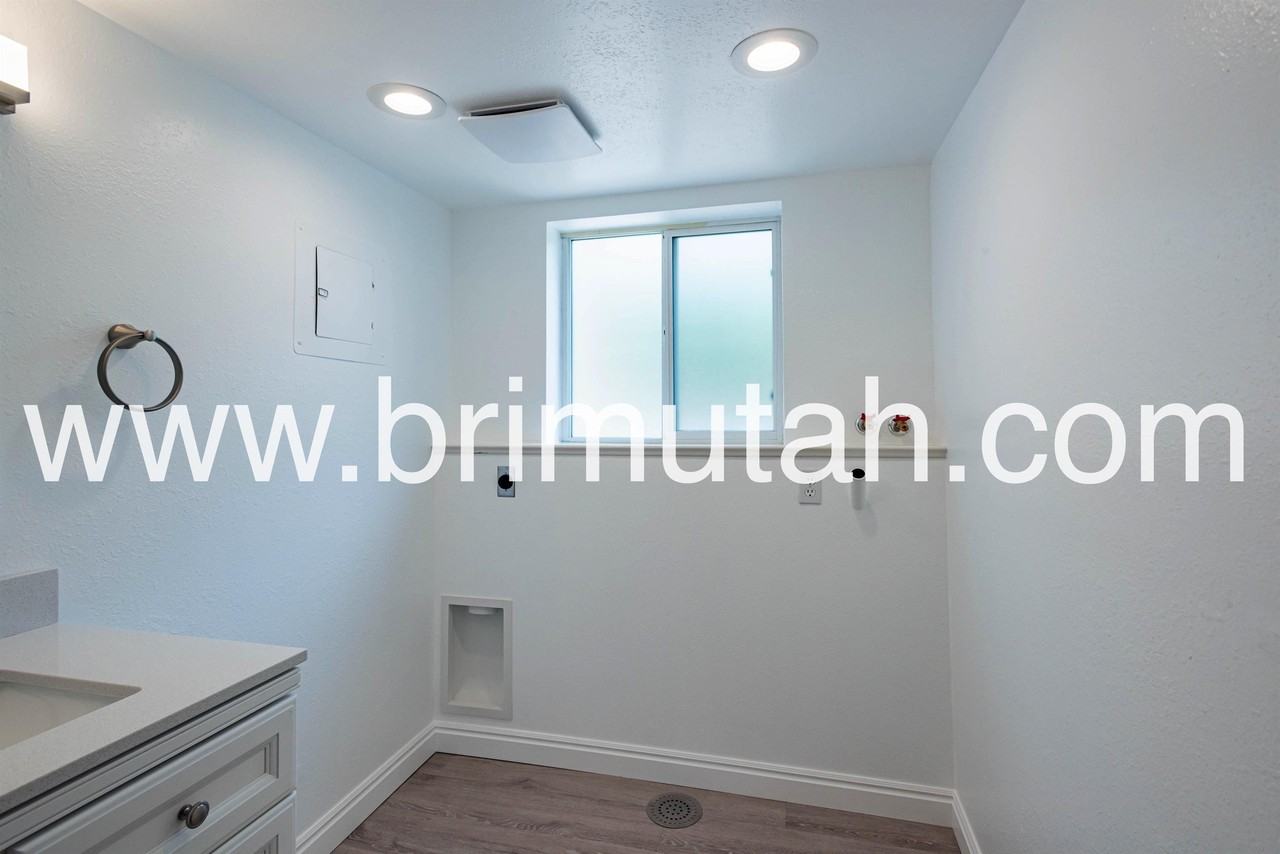 1968 E Lincoln Ln #4B - Photo 3 of 22