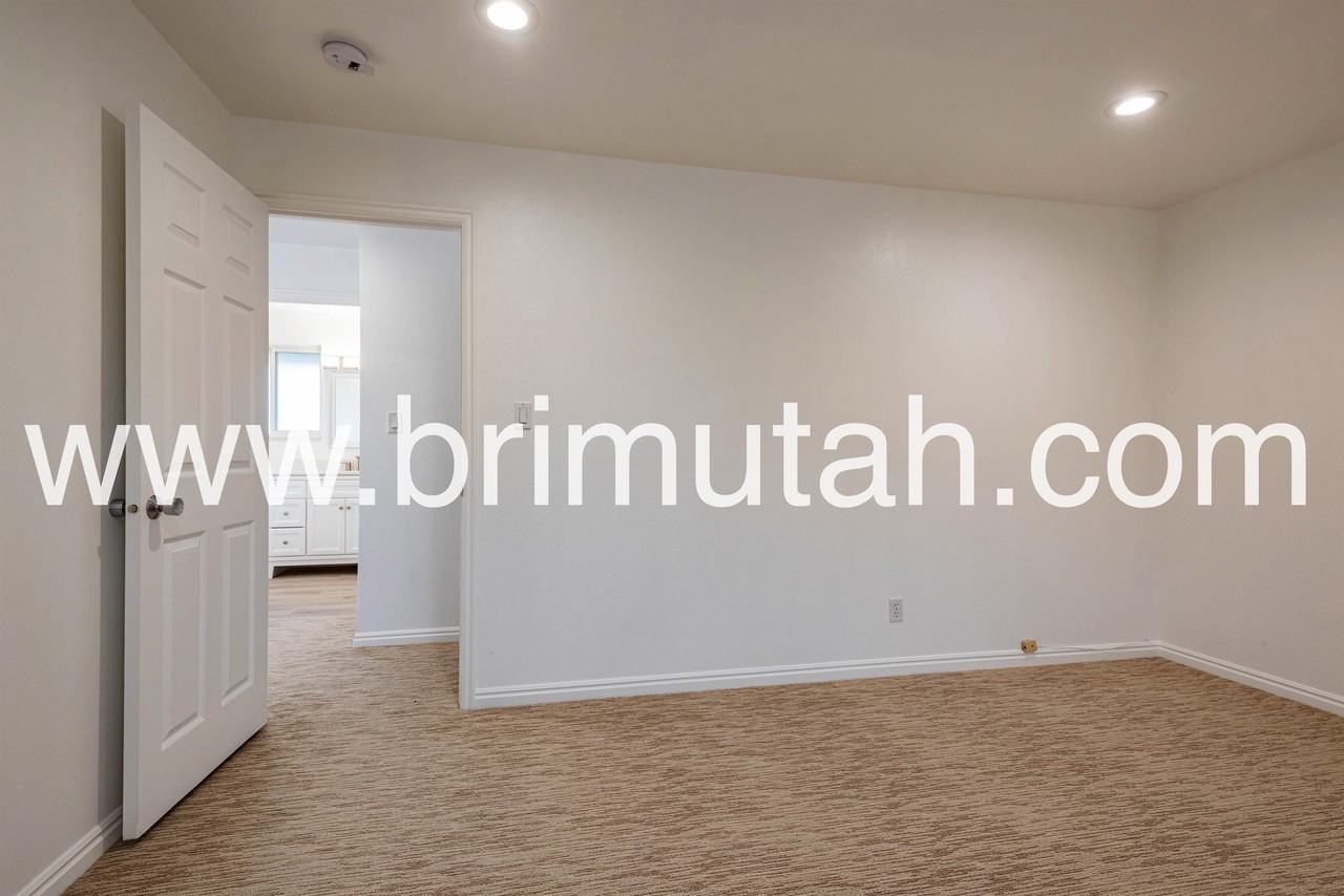 1968 E Lincoln Ln #4B - Photo 3 of 22