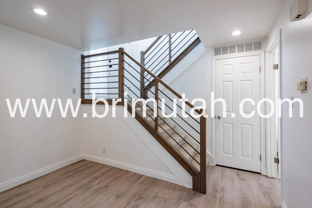 1968 E Lincoln Ln #4B - Photo 2 of 22