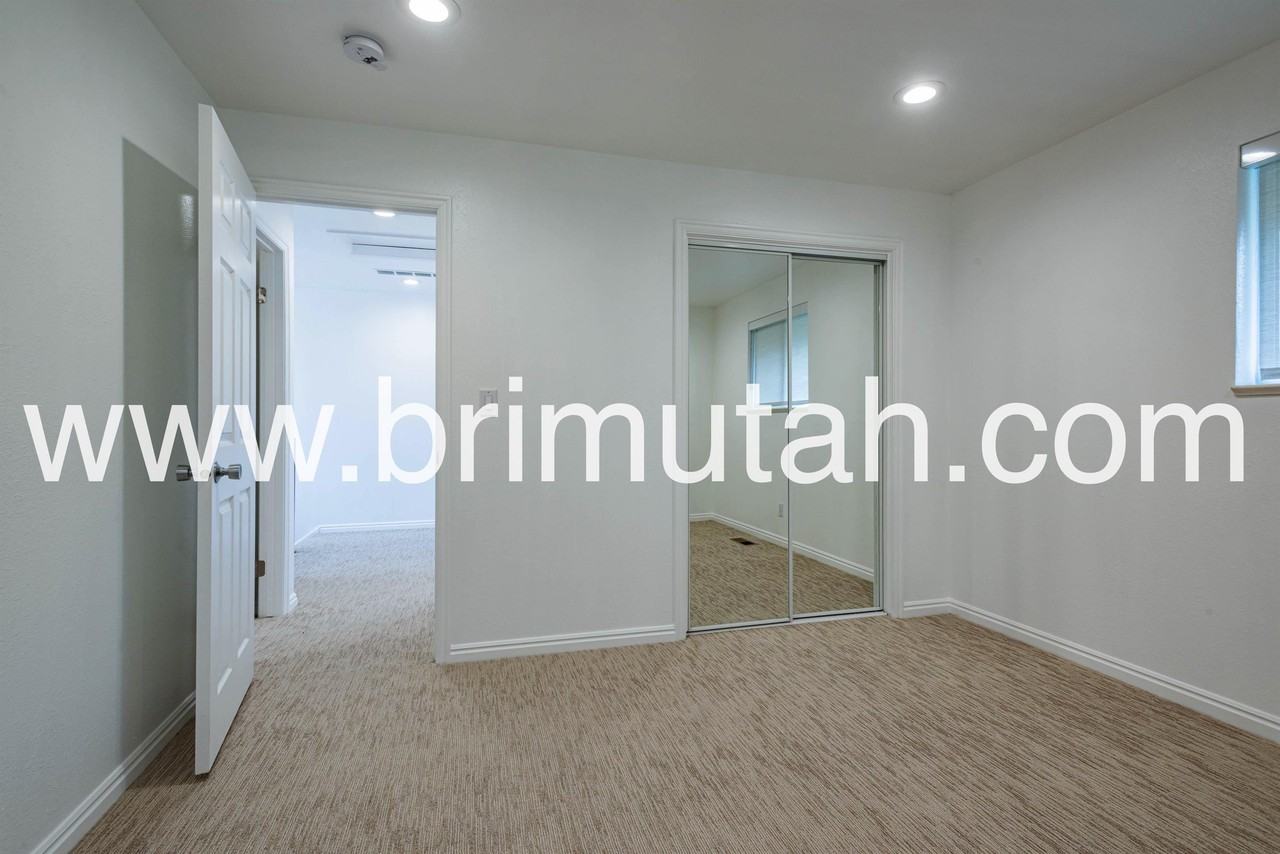 1968 E Lincoln Ln #4B - Photo 6 of 22