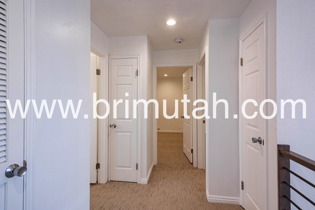 1968 E Lincoln Ln #4B - Photo 2 of 22