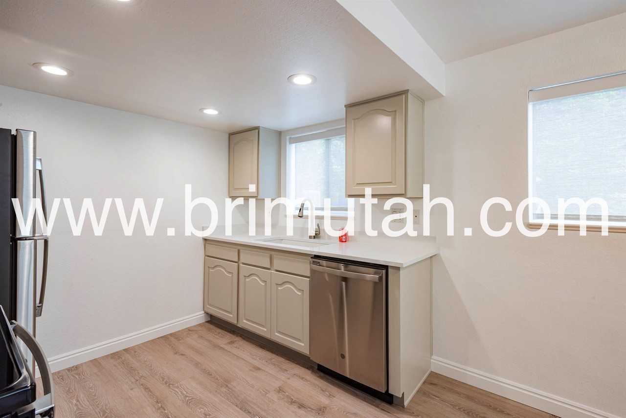 1968 E Lincoln Ln #4B - Photo 5 of 22