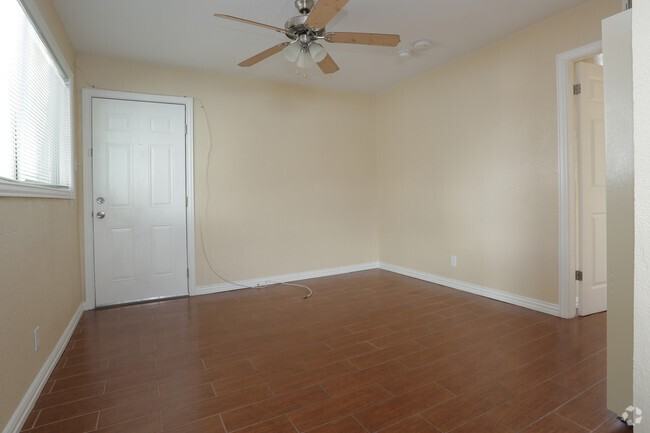 5125 Trowbridge Ave #5 - Photo 4 of 11