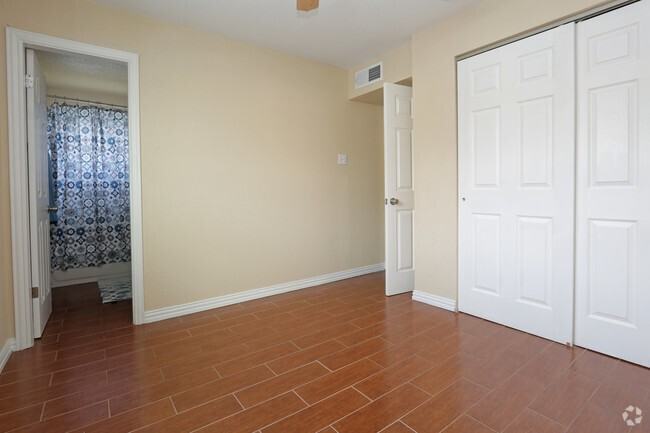 5125 Trowbridge Ave #5 - Photo 3 of 11