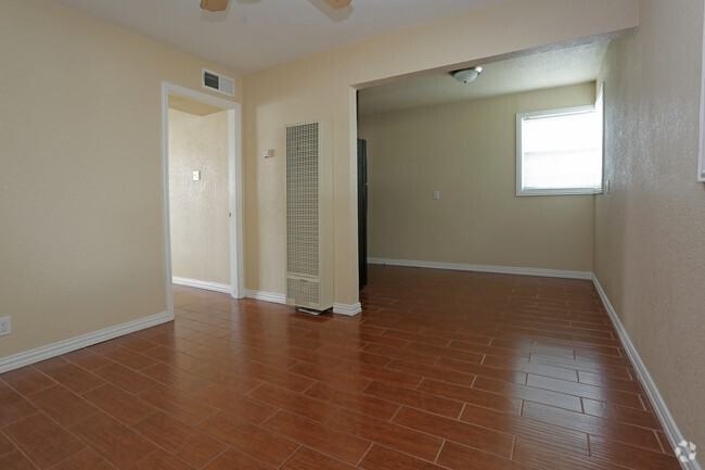 5125 Trowbridge Ave #5 - Photo 2 of 11