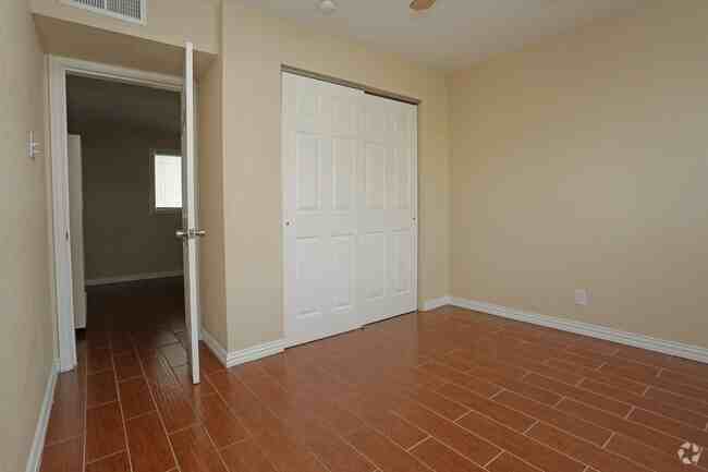 5125 Trowbridge Ave #5 - Photo 3 of 11