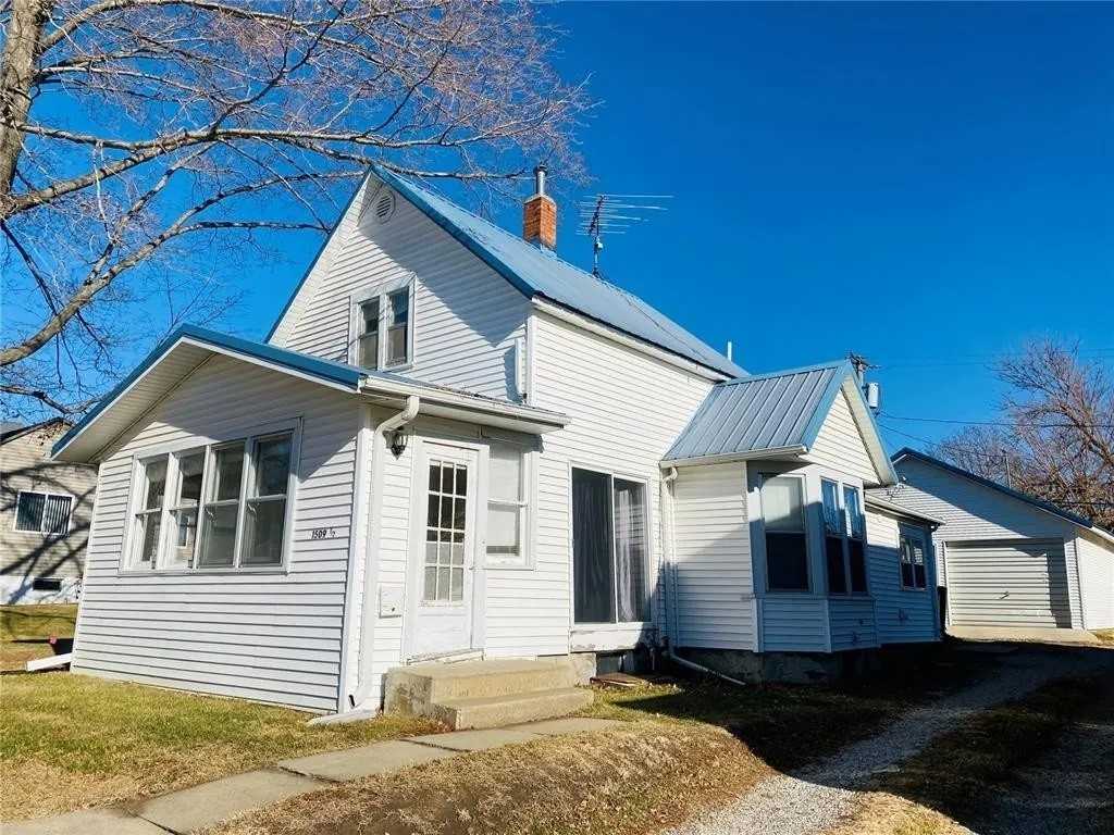 1509 1/2 6th Ave - Photo 2 of 11